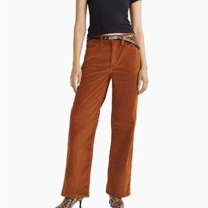 Logan Corduroy Pant in Gold
Rag & Bone
Color:Gold size 28 brand new with tags